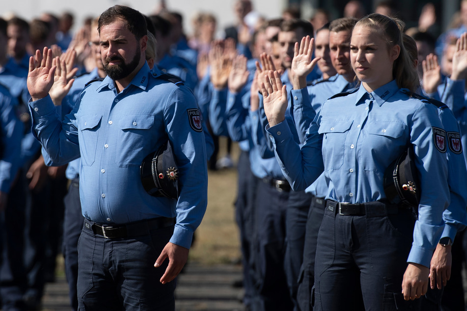 Bis zum Jahr 2026 sollen 7000 Polizisten in Sachsen-Anhalt arbeiten. (Symbolbild)
