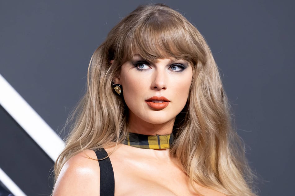 Taylor Swift sparked new theories about the release of Reputation (Taylor's Version) with her fashion choices on a recent date night with Travis Kelce.