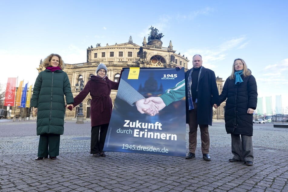 Erklärten, wie das Gedenken stattfinden soll: Semperoper-Intendantin Nora Schmid (46, v.l.), TU-Rektorin Ursula Staudinger (65), OB Dirk Hilbert (53, FDP) und Kulturbürgermeisterin Annekatrin Klepsch (47, Linke).