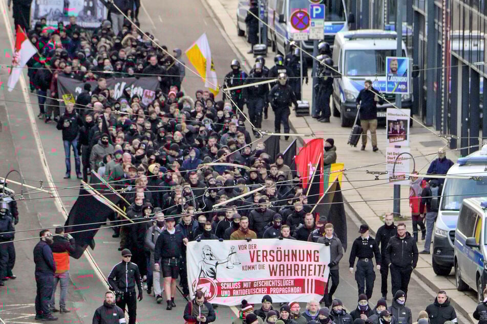Über 1000 Neonazis wollen am Wochenende wieder durch Dresden ziehen.