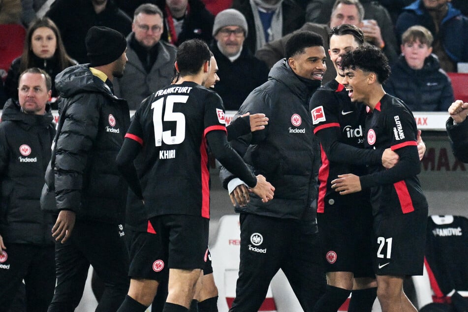Nathaniel Brown (22, r.) ist bei Eintracht Frankfurt einer der Leistungsträger, lässt immer wieder mit starken Leistungen aufhorchen.