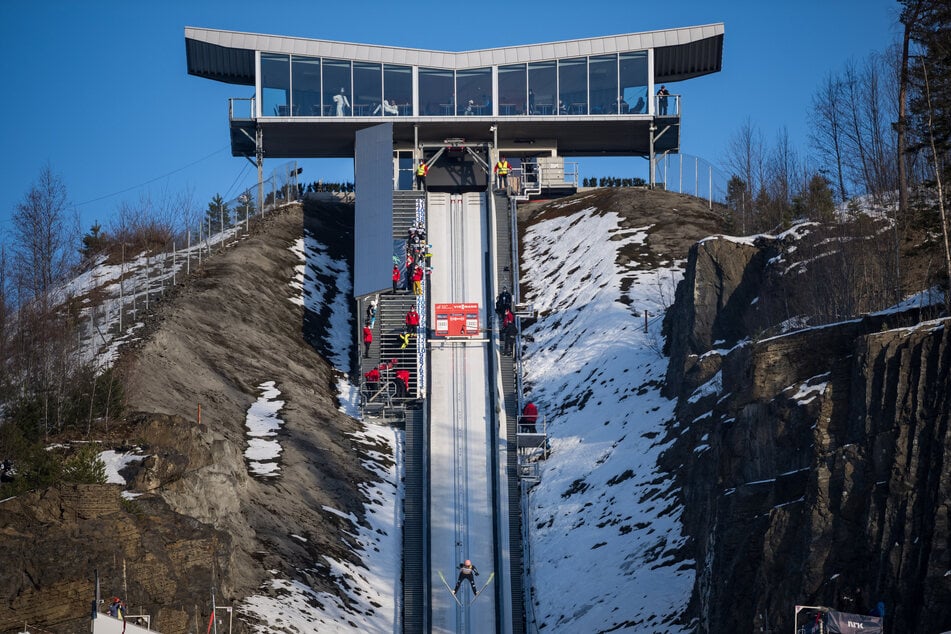 Auf dem "Monsterbakken" in Norwegen dürfen in der kommenden Saison wohl nur die Männer vom Balken gehen.