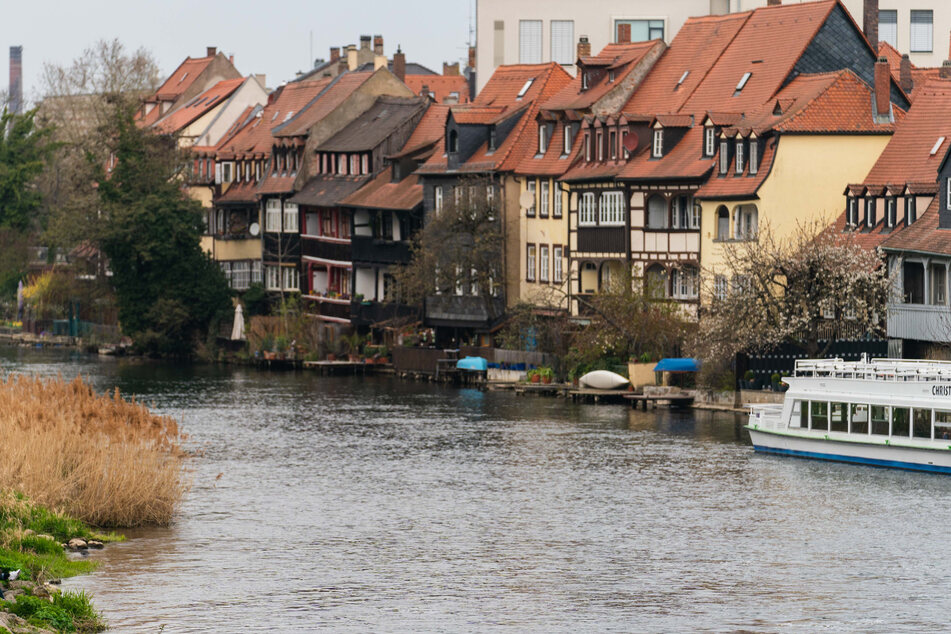 Tourist treibt tot in der Regnitz: Obduktion soll Ursache klären