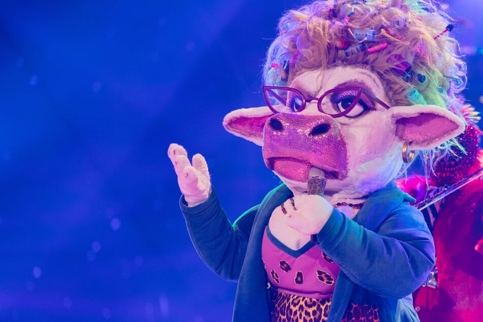 The Masked Singer: Kuh schlägt Affen, Ei und Nudel: Komikerin gewinnt "The Masked Singer"