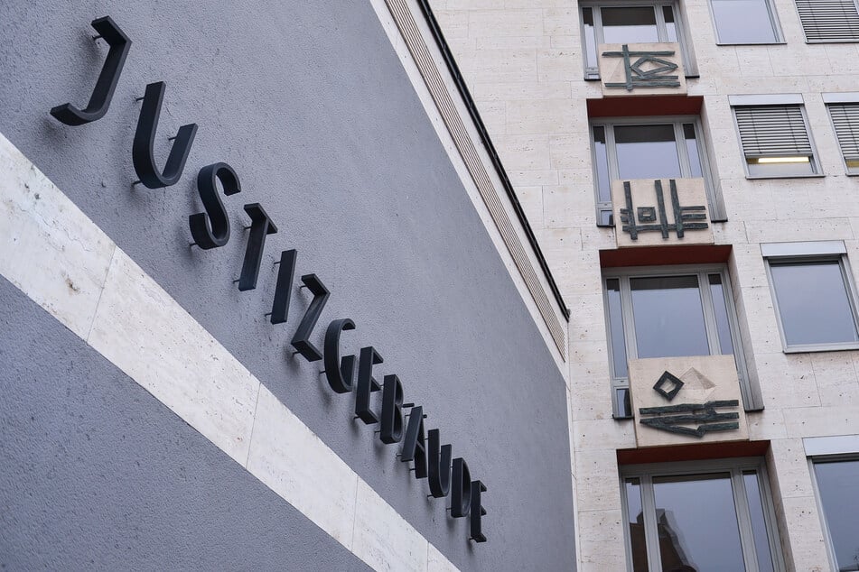 Ältere Männer in Sex-Falle gelockt und stundenlang gequält: Fünf Angeklagte verurteilt