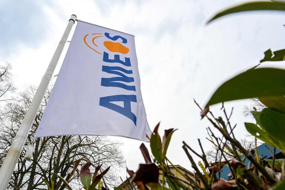 Hintergrund für die Maßnahme ist ein jahrelanger Finanzstreit, der auf den Verkauf der Salzlandkliniken an Ameos zurückgeht.