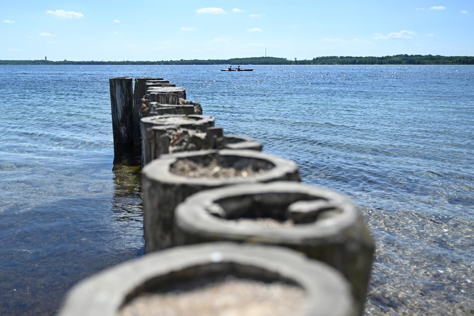 Der Startschuss für den "Ironman 70.3" fällt um 8 Uhr am Cospudener See. (Archivfoto)
