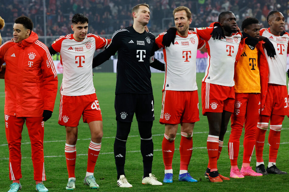 Jamal Musiala (l.) und seine Kollegen des FC Bayern München konnten gegen die TSG 1899 Hoffenheim einen 3:0-Heimsieg in der Bundesliga einfahren.