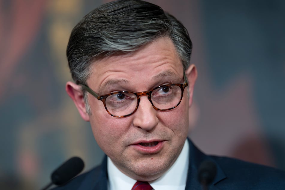 Der Mehrheitsführer der Republikaner im Repräsentantenhaus, Mike Johnson (54), stellt sich hinter Trump.