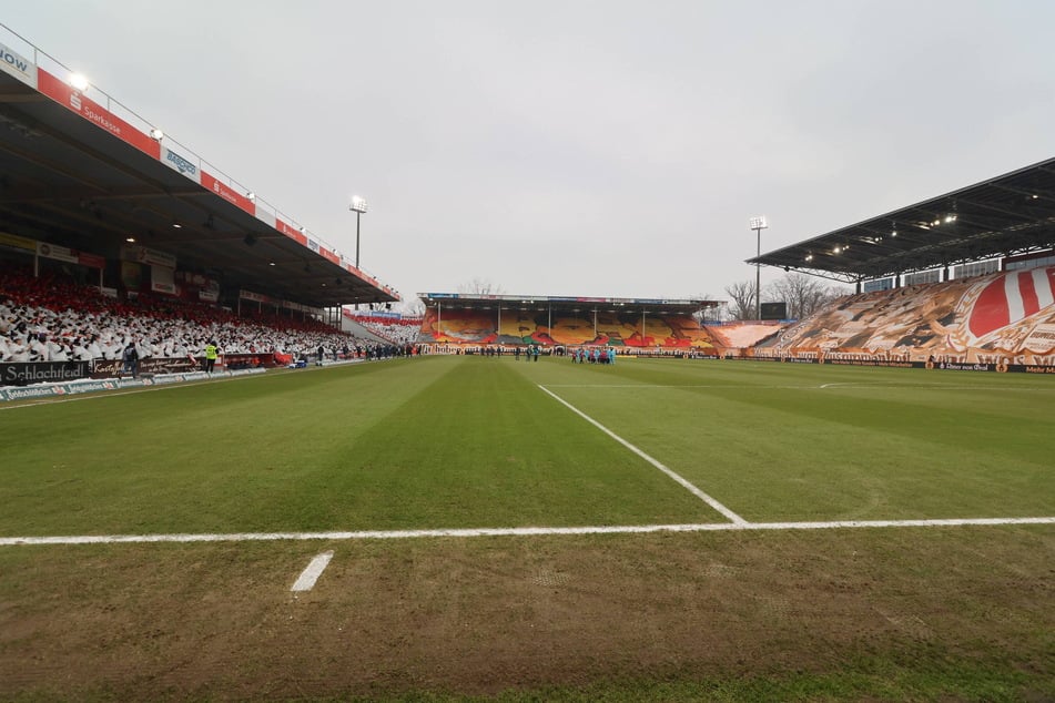 Weil es so schön war, zeigen wir hier die imposante Choreo vor dem Spiel noch einmal.