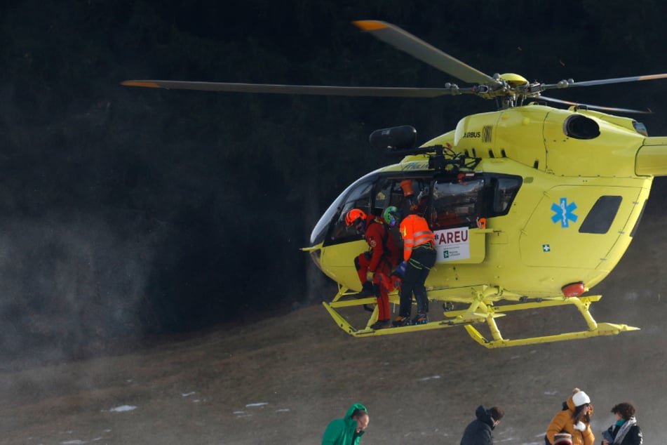 Hubschrauber-Einsatz beim Ski Alpin! Weltcup-Führender schwer gestürzt