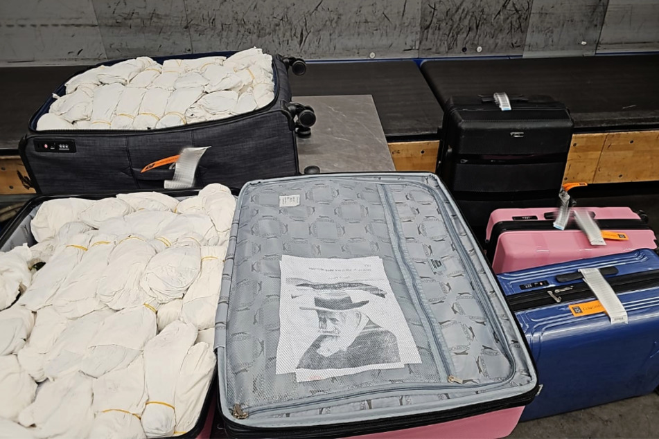 Köln: 7,5 Kilogramm Marihuana im Gepäck - Polizei nimmt Trio in