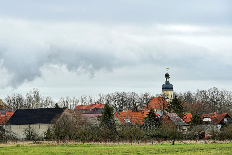 Kein Dorf wie jedes andere. Nur ein paar Meter weg von Pödelwitz liegt die Tagebaukante – und in ein paar Jahren ein neuer See.