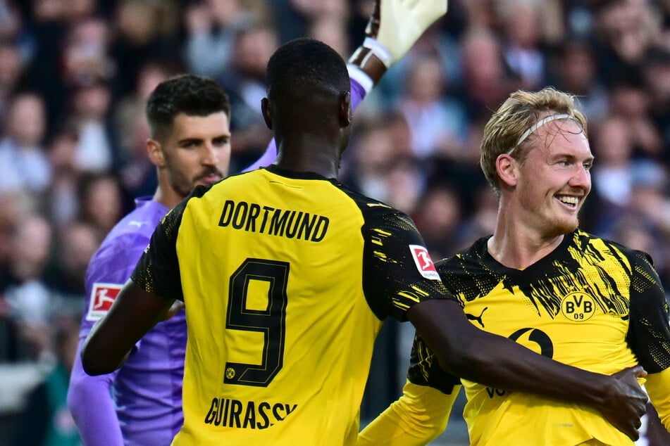 BVB-Torschützen unter sich: Serhou Guirassy (M) und Julian Brandt.