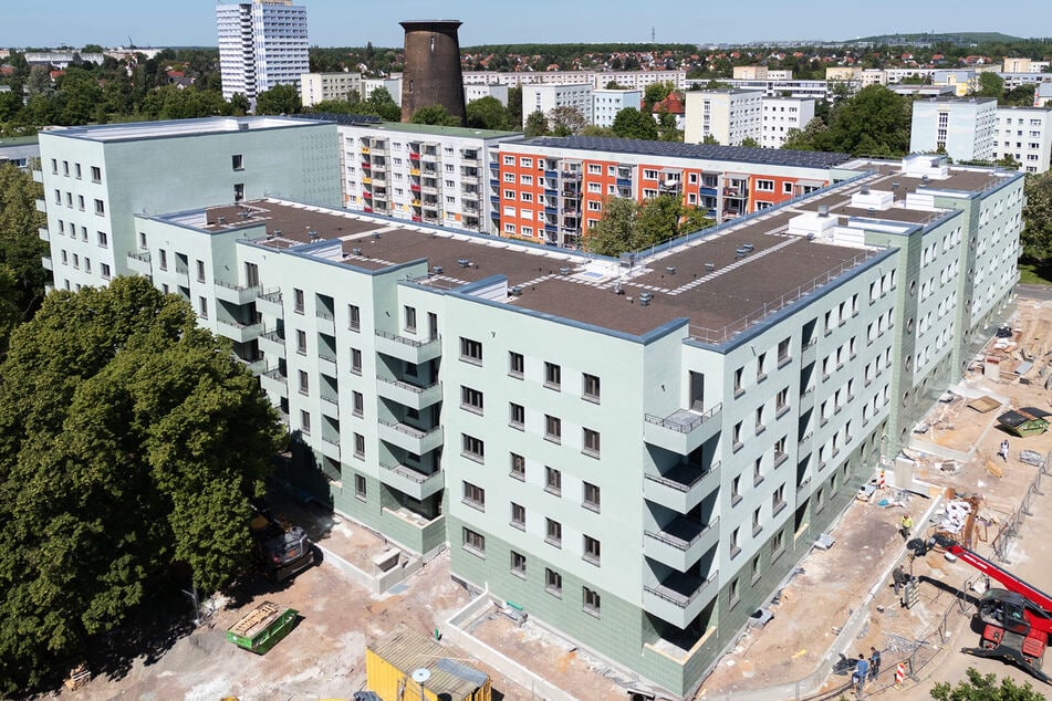 In der Samuel-Lampel-Straße sollen noch im Juni 2025 100 neue, geförderte Wohnungen fertiggestellt werden.