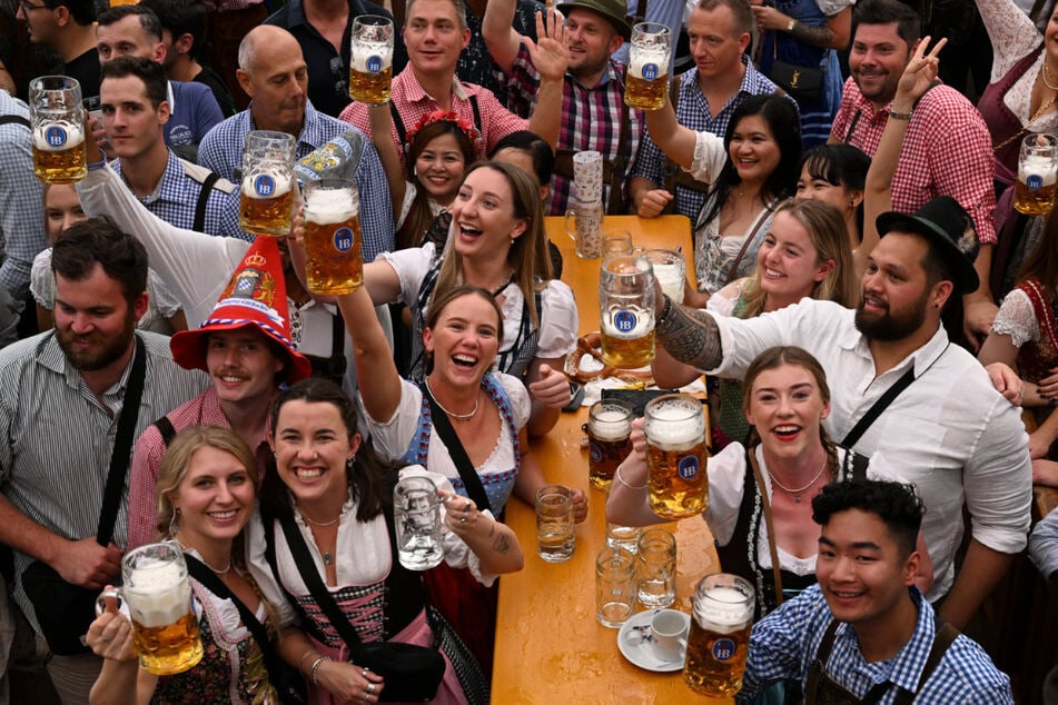 Auf dem Oktoberfest laufen täglich zig Tausende Liter Bier die Kehlen runter. Die Verkehrssicherheit
