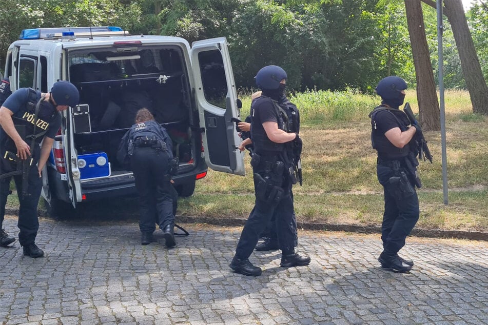 Die Brandenburger Polizei fuhr wegen eines möglichen Amoklaufs unter anderem das SEK auf!