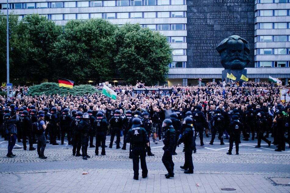 Kurz nach dem Tod von Daniel H. (†35) am Rande des letzten Chemnitzer Stadtfestes 2018 gab es immer wieder rechtsradikale Demos in der Stadt.