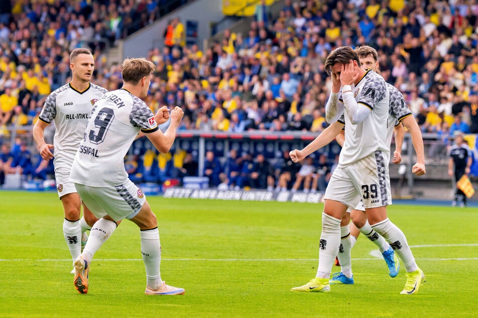 Gleich nach dem Tor griff sich Thomas Keller (27, r.) an seinen Kopf. Er hat seit Braunschweig keine Minute mehr gespielt.