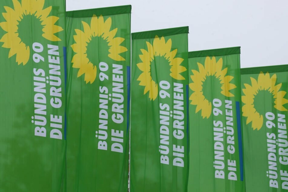 Ein Tag vor der Bundestagswahl wurde eine Grünen-Wahlkämpferin mit einem rohen Ei beworfen. Am Dienstag stand der Täter vor Gericht und wurde verurteilt. (Symbolbild)
