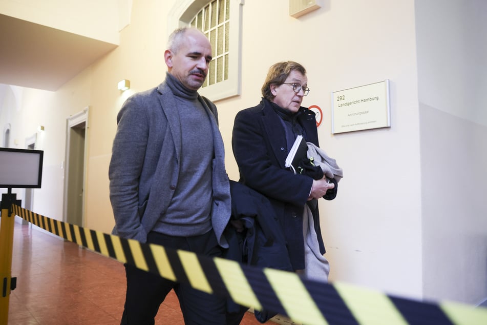 Der angeklagte Familienanwalt Dr. Andreas C. (r) und sein Verteidiger Dr. Marko Voß.