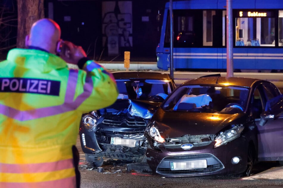 An beiden Autos entstand ein hoher Sachschaden.