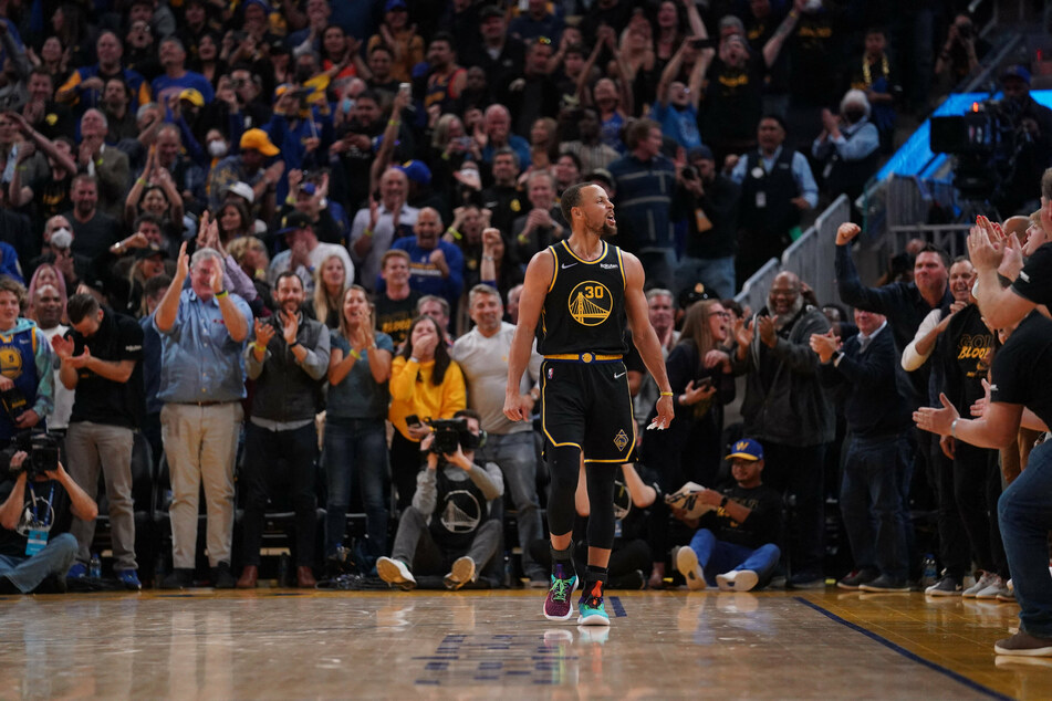 Steph Curry made his first start since his return from a foot injury as the Warriors sealed the series against the Nuggets.