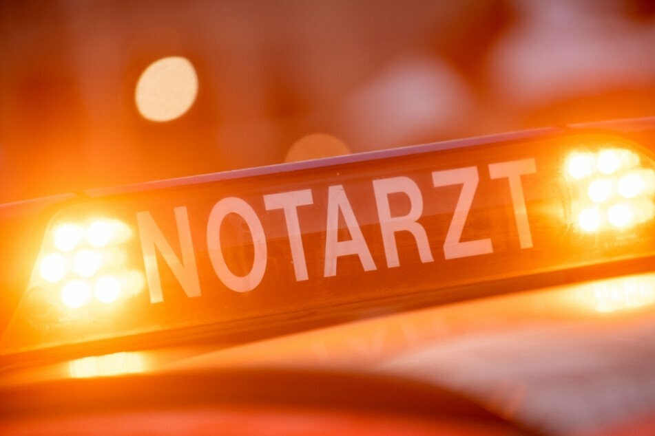 Ein 43-jähriger Bauarbeiter wurde bei einem Arbeitsunfall in Chemnitz schwer verletzt. (Symbolbild)