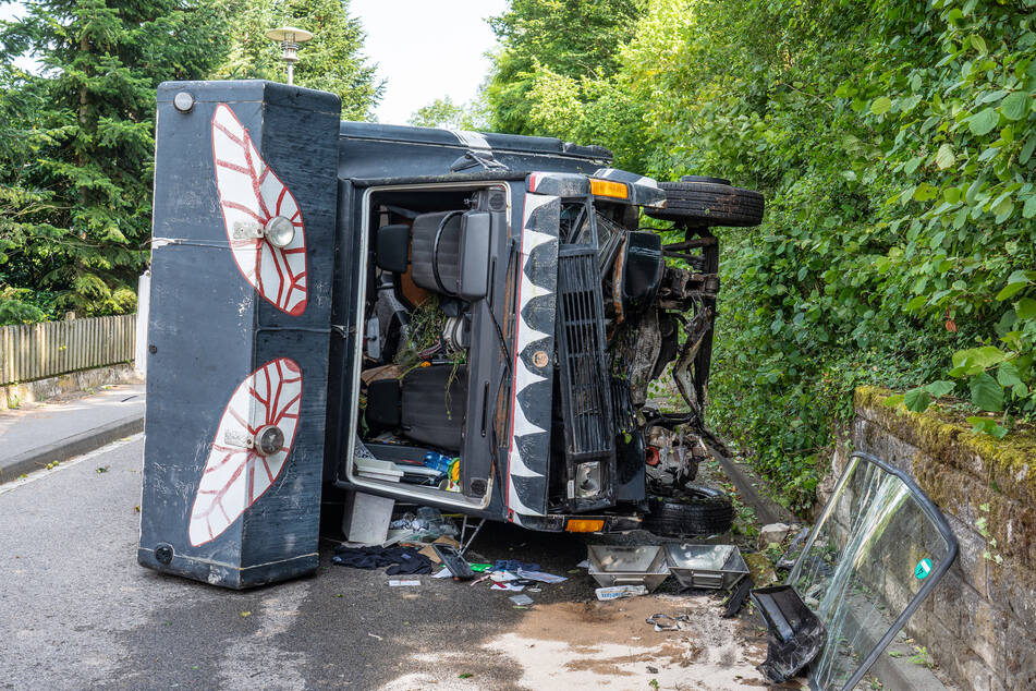 Schuld an dem Malheur war der über alle Maßen betrunkene Fahrer des Wohnwagens.