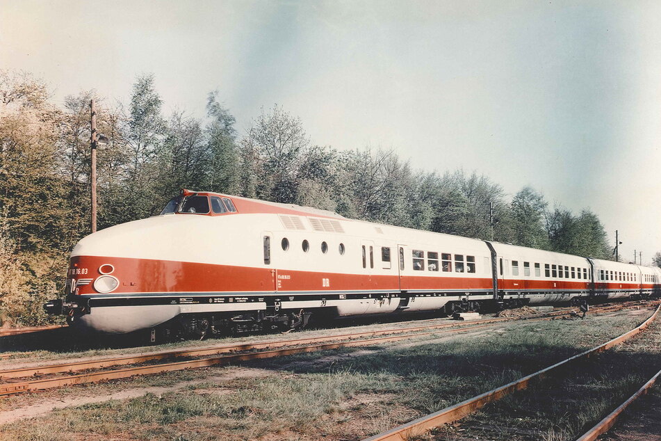 Der Schnellzug vom Modell VT 18.16 wurde erstmals 1963 in Görlitz produziert.