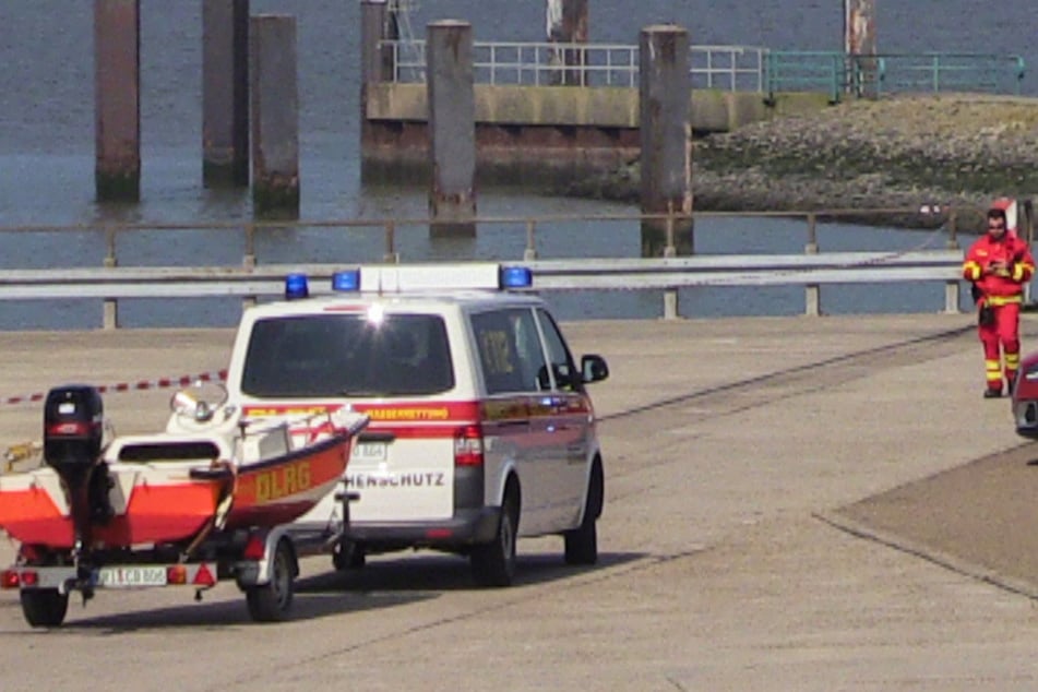 Schrecklicher Fund in der Nordsee: Schwimmer entdeckt Leiche im Wasser