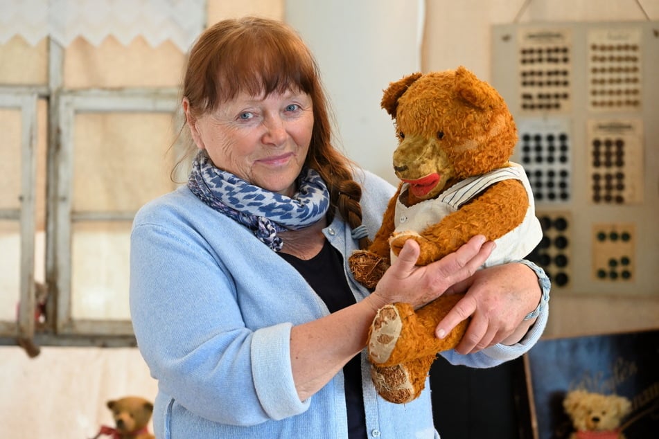 Erfüllte sich erst als Erwachsene ihren Teddy-Traum: Dorothea Siegel wuchs in bescheidenen Verhältnissen auf. Einen eigenen Teddybären zum Kuscheln gab die Familienkasse damals nicht her.