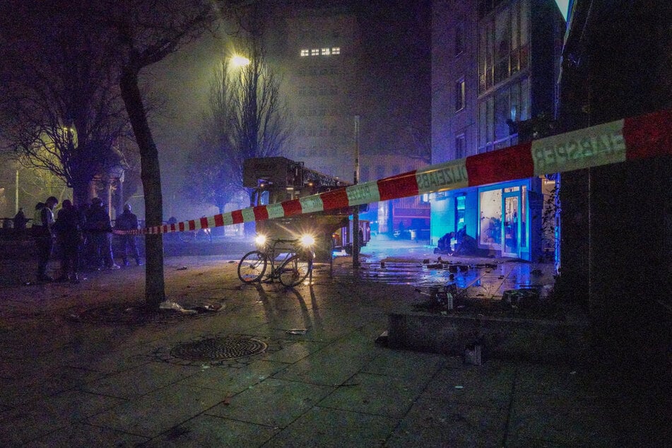 Eine einsatzreiche Silvesternacht liegt hinter Feuerwehr und Rettungskräften.