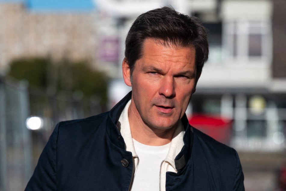 Der Berliner SPD-Chef Steffen Krach (47) fordert von der Linken ein klares Bekenntnis zu Polizei und Verfassungsschutz.