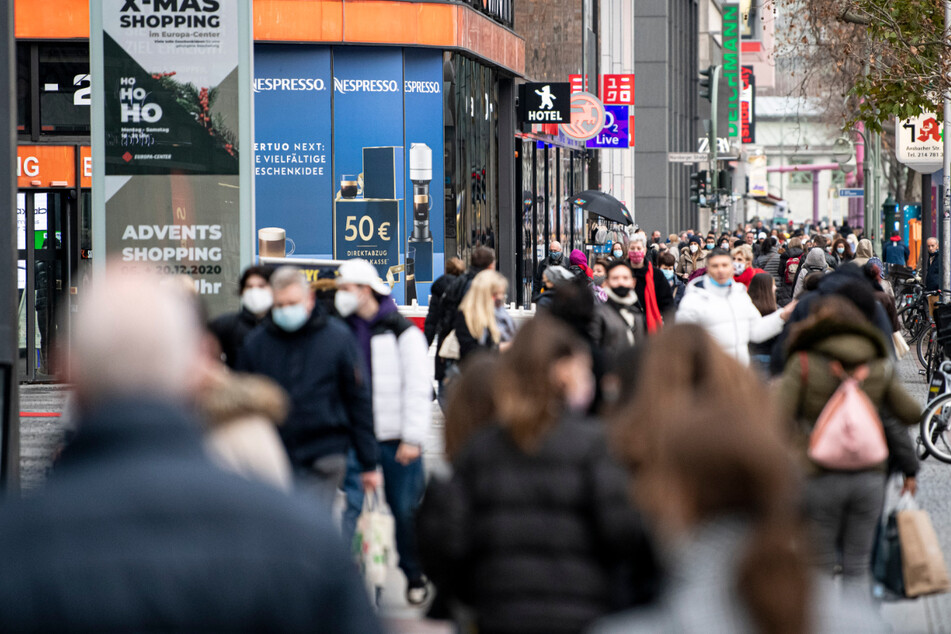 Ab Dienstag können die Berliner und Touristen auch wieder an der Tauentzienstraße shoppen gehen - allerdings unter Auflagen.