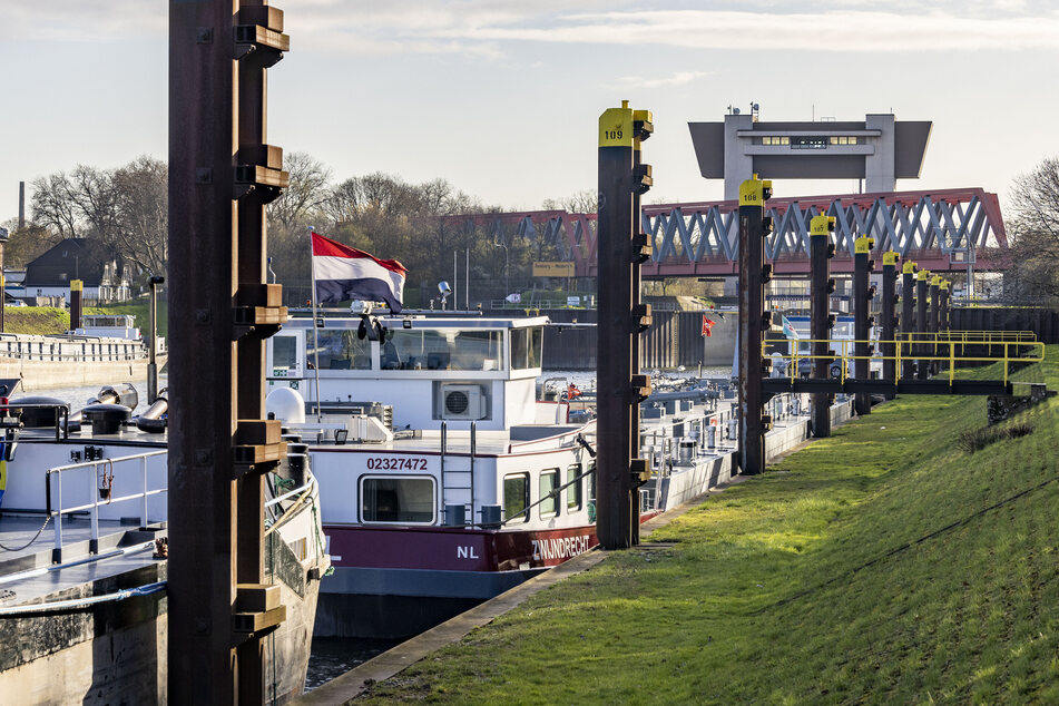 Auch zahlreiche wichtige Kanalschleusen in Nordrhein-Westfalen, wie hier in Duisburg-Meiderich, sind vom Streik betroffen.