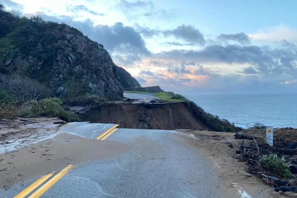 Ein Abschnitt des Highway 1 ist nach einem schweren Regensturm in der Nähe von Big Sur eingestürzt.