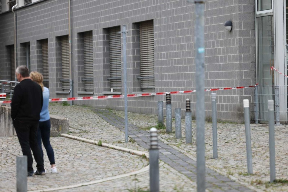 Rund um den Fundort des Päckchens wurde das Gelände des Arbeitsamts abgesperrt.