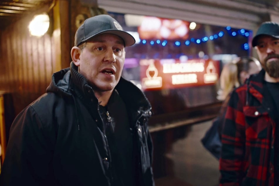 Elbschlosskeller-Betreiber Daniel Schmidt (41, l.) mit Türsteher Tobi (36).