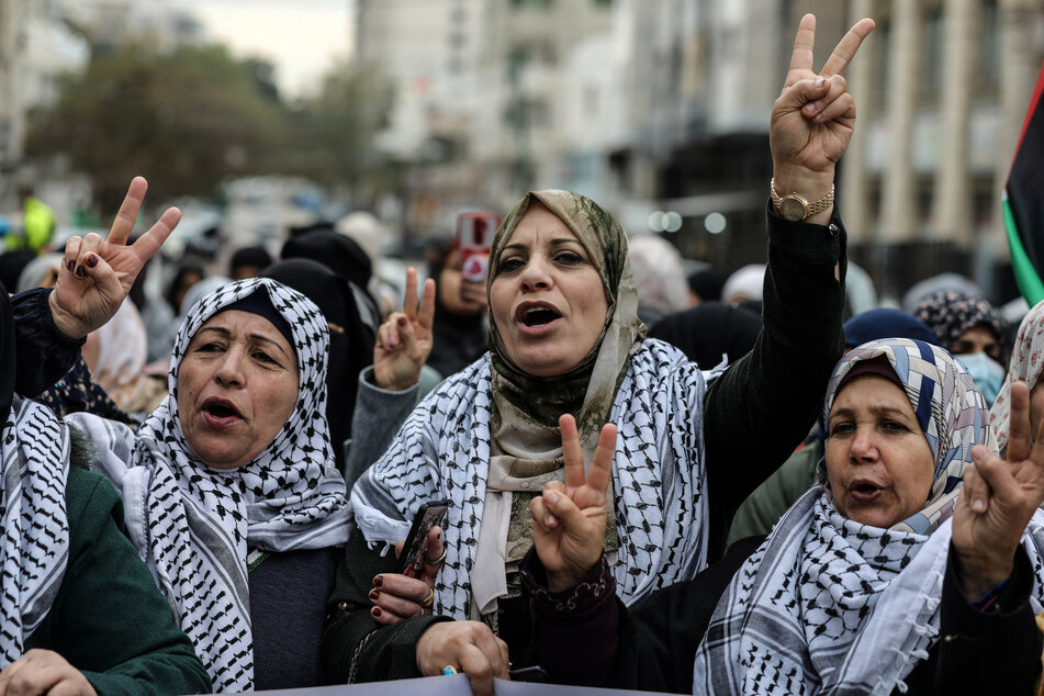 Palestinians rally next to the Red Cross building in Gaza City in support of more than 1,000 prisoners in Israeli jails.