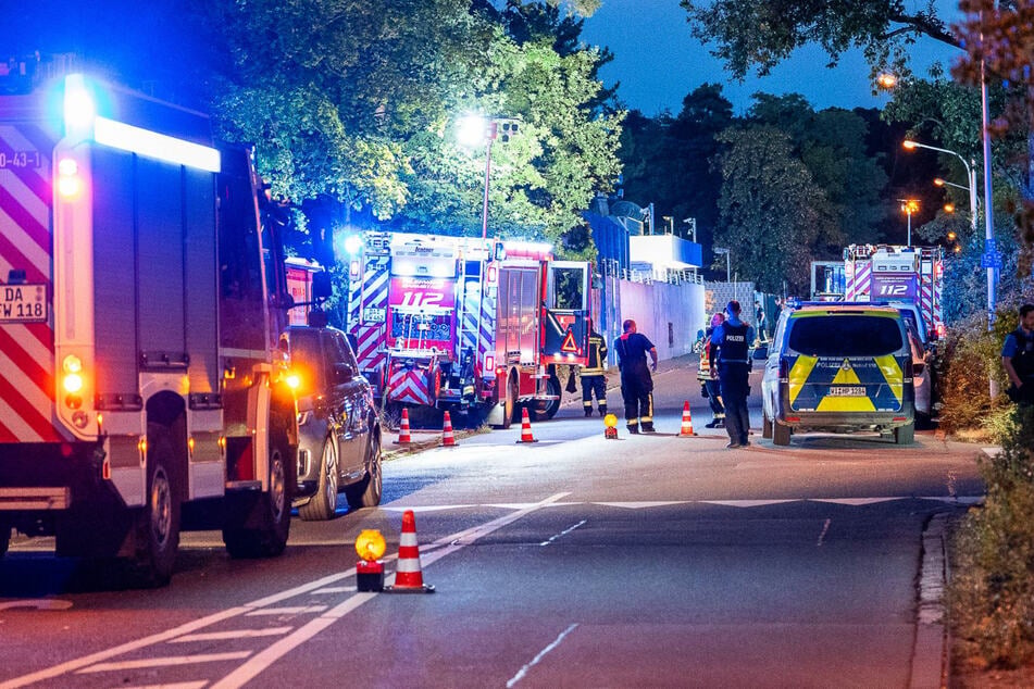 Zahlreiche Einsatzkräfte von Feuerwehr, Polizei und Rettungsdienst waren am Samstagabend in Eberstadt vor Ort.