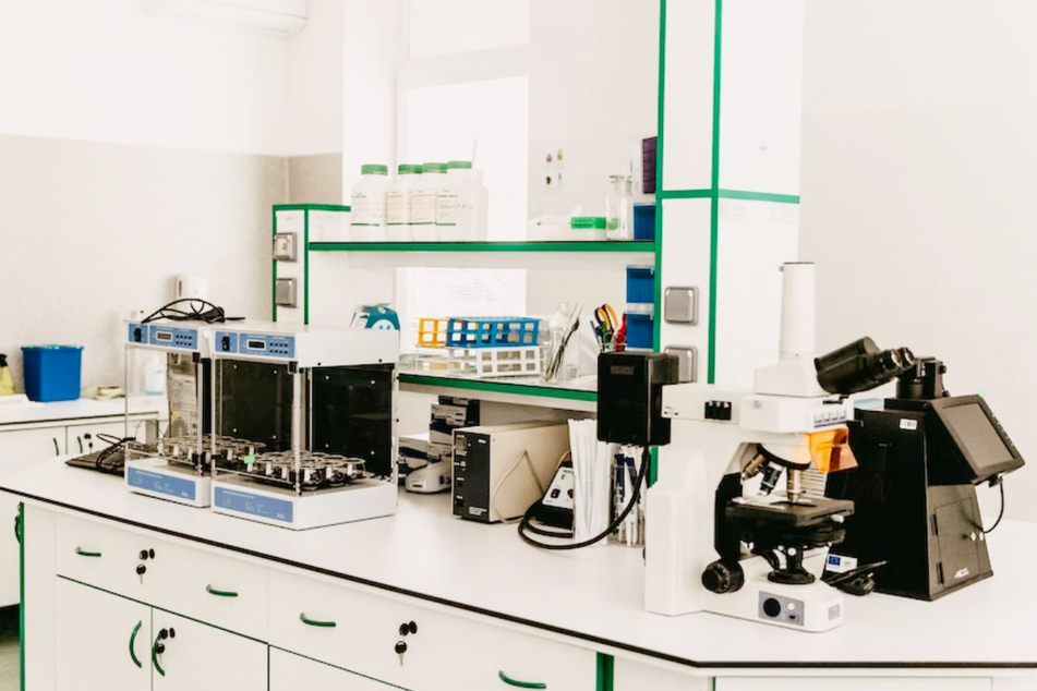Im Kliniklabor wird Dir modernste Technik und verantwortungsvolle Aufgaben geboten.