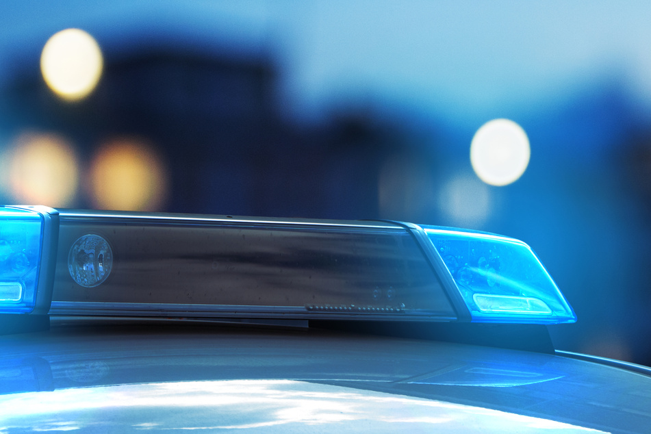 Die Polizei stellte fest, dass der Eindringling ein alter Bekannter des Bewohners war. (Symbolbild)