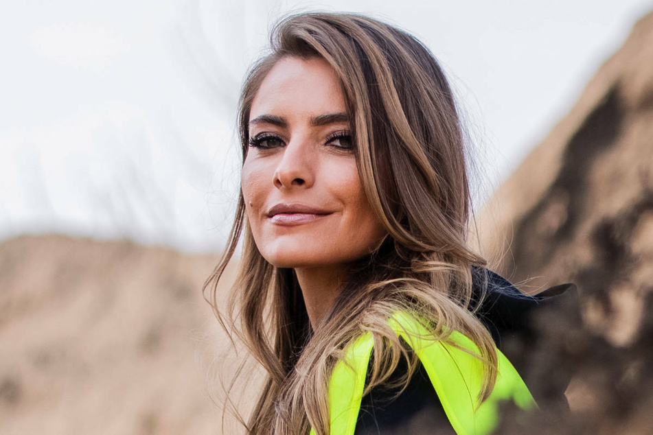 Sophia Thomalla wirbt mit ihrem Kalender für das Unternehmen Schüttflix, an dem sie als Investorin beteiligt ist.