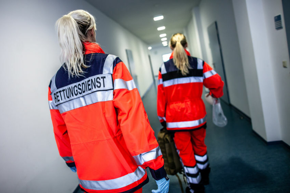Zwei Sanitäterinnen wurden von einer alkoholisierten Frau am Montagabend in Rudolstadt angegriffen. (Symbolbild)