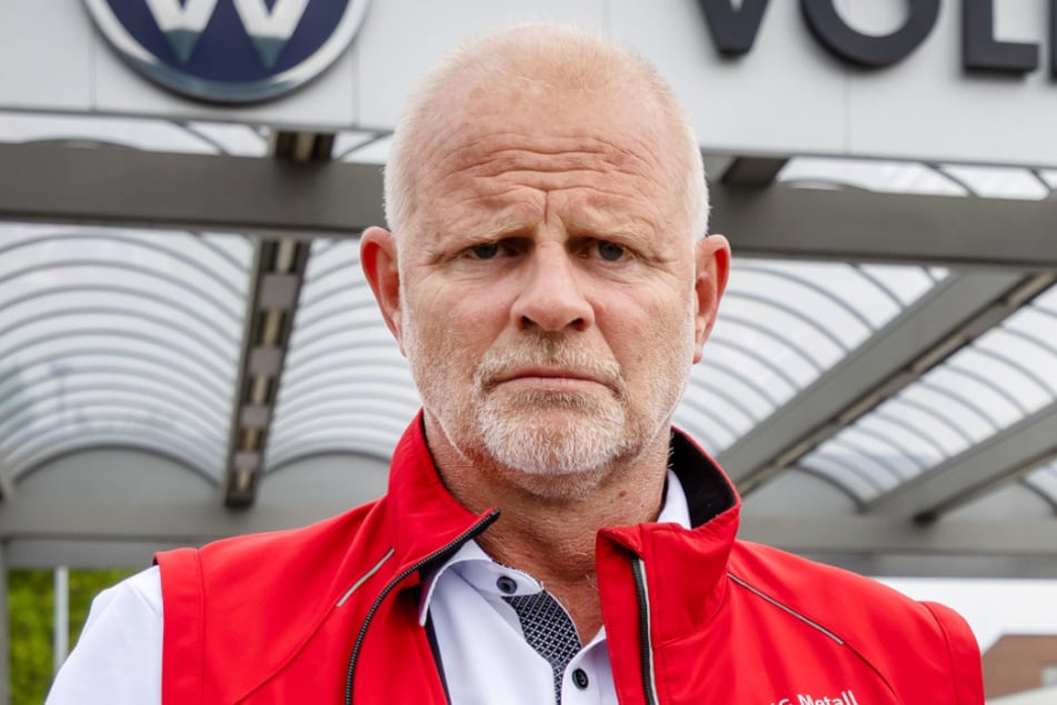 Mike Rösler (43), Betriebsrats-Chef von VW Sachsen weiß, wie sehr die Mitarbeiterinnen und Mitarbeiter mit Zukunftsängsten zu kämpfen haben.