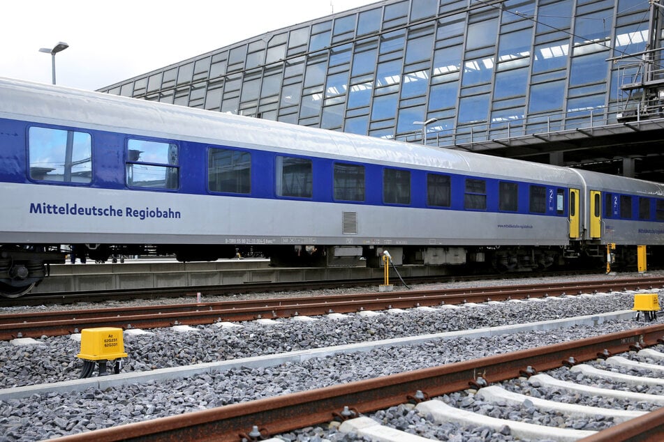 Bauarbeiten sorgen ab Montag für Schienenersatzverkehr auf mehreren Regiostrecken ab Leipzig. Auch Fahrräder und E-Roller können nur eingeschränkt in den Bussen mitgenommen werden.