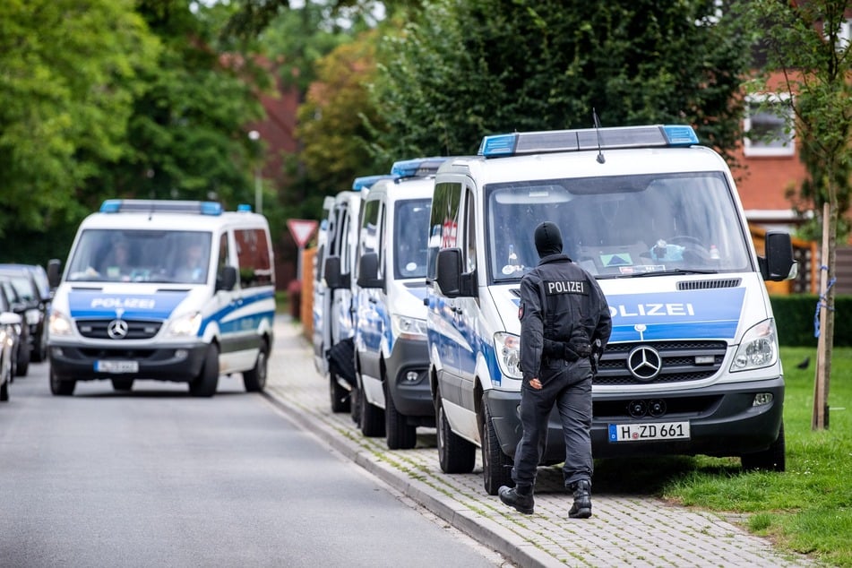 Die Polizei rückte am Sonntag zu einem Tötungsdelikt in Neumünster-Einfeld aus.