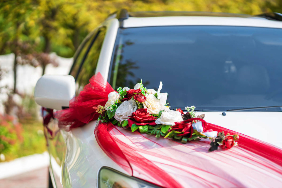 In Berlin haben sich im Rahmen eines mutmaßlichen Hochzeitskorsos zwei Männer ein illegales Autorennen geliefert. Zudem sollen Schüsse abgegeben worden sein. (Symbolfoto)