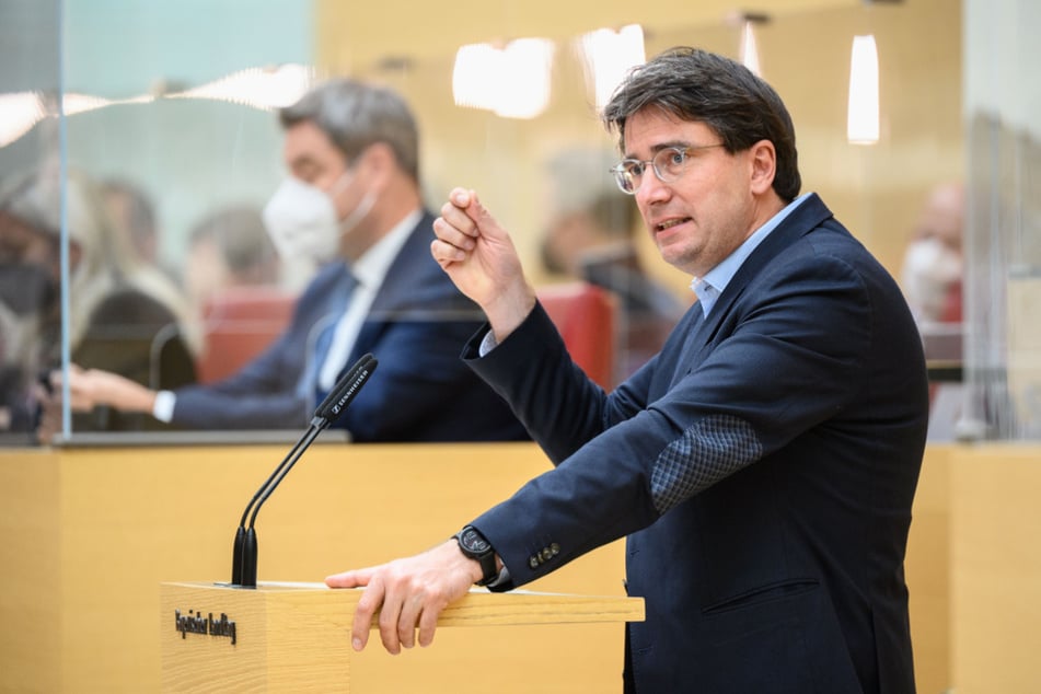Florian von Brunn (52), SPD-Fraktionsvorsitzender im bayerischen Landtag, hatte Aiwanger scharf kritisiert.